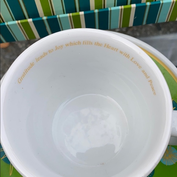 2 beautiful saucer and 2 tea cups - Picture 3 of 9